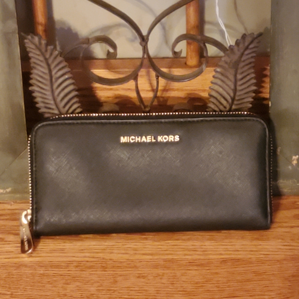 Michael Kors Black Cross Grain Leather Jet Set Long Wallet